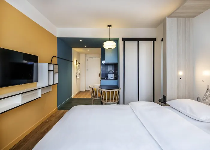 Adagio Access Hamburg
